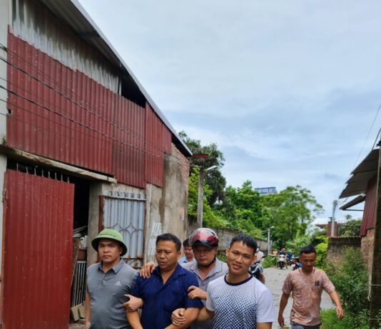 Người đàn ông điều khiển xế hộp tông xe, chém người phụ nữ đi xe máy nhiều nhát