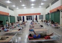 NÓNG: Hàng chục người cùng bơi sông trốn khỏi casino ở Campuchia