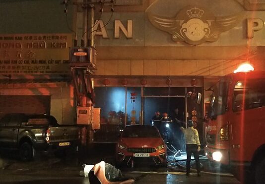 Cháy lớn tại karaoke ở Bình Dương, ít nhất 5 người chết