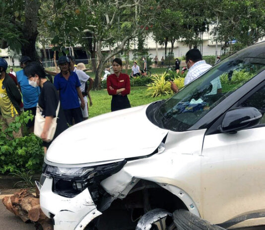 Cô gái say xỉn lái ô tô nổ bung vỏ xe bị xử phạt 70 triệu đồng