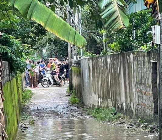 Kéo xe tang tiễn đưa người qua đời trở về, 2 người bị điện giật t.ử v.ong