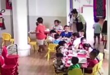 Xôn xao clip bảo mẫu bốc cơm dưới nền nhà cho trẻ ăn