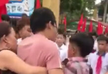 Sự thật thông tin một học sinh ở Phú Thọ bị nhóm phụ huynh lôi ra cổng trường hành hung trong ngày khai giảng