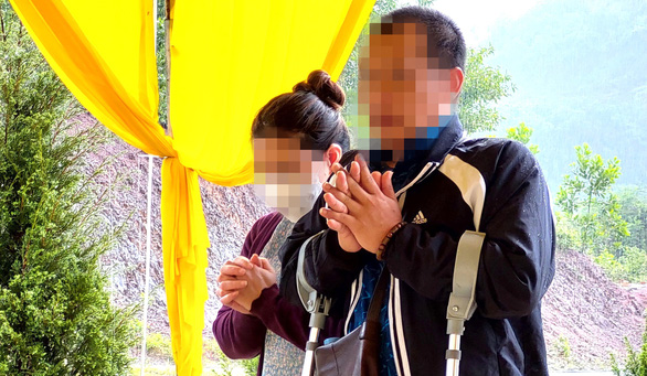 Vụ nhận con trả cốt: Cuộn thi thể cháu bé trong thùng giấy mang vô rừng đốt