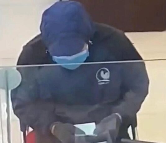 Bịt mặt, dùng vật giống súng xông vào ngân hàng cướp gần 700 triệu đồng