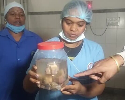 Kinh hoàng bé gái 21 ngày tuổi có 8 bào thai trong bụng