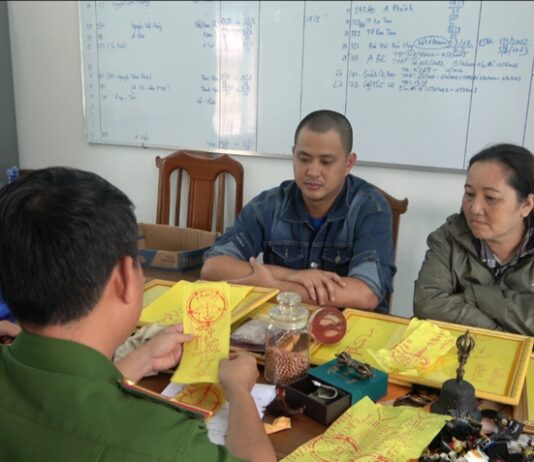 Người phụ nữ bị lừa 2,5 tỉ đồng vì tin “làm phép” qua mạng xã hội