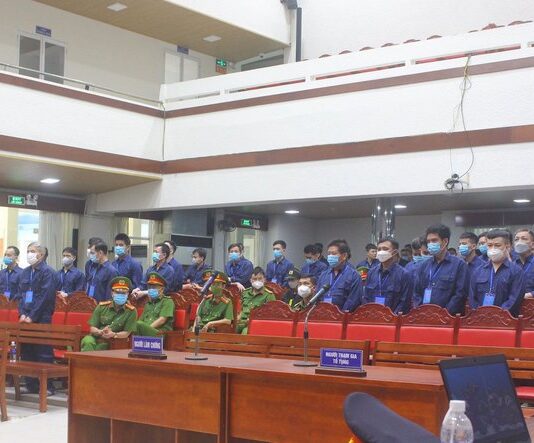 Vụ án buôn lậu gần 200 triệu lít xăng: Bất ngờ từ lời khai của các bị cáo