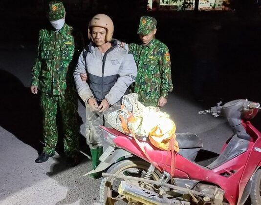 Bị bắt quả tang vận chuyển thuốc nổ, phát hiện thêm hàng trăm viên đạn cất giấu trong vườn nhà