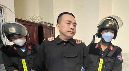 “Chia tay đòi quà”, đại gia Việt kiều dọa công khai ảnh “nóng”