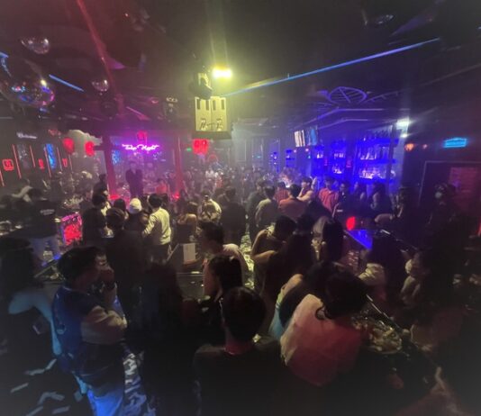 Hàng trăm dân chơi “lạc trôi” trong quán bar ở Biên Hoà lúc rạng sáng