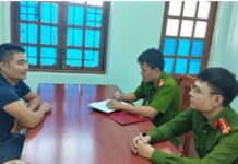 Nam thanh niên cầm rựa kề cổ đòi “xử” hàng xóm vì tiền đền bù