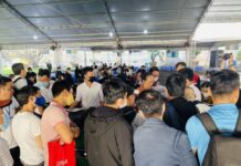 Nhiều nạn nhân của Alibaba bật khóc, lủi thủi ra về