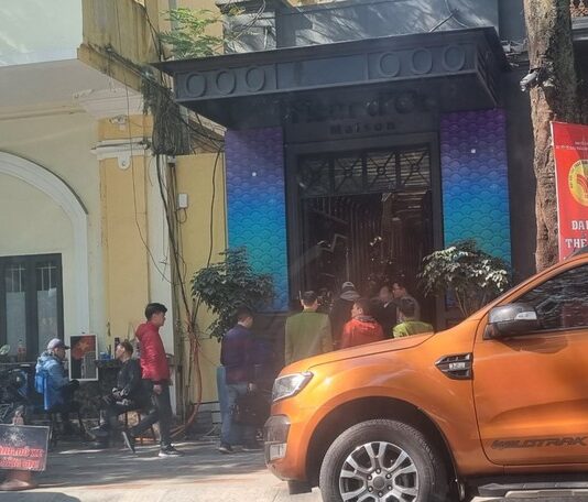 Vợ t.ử vo.ng sau sử dụng ma túy ở quán bar, bắt khẩn cấp chồng và 3 người bạn