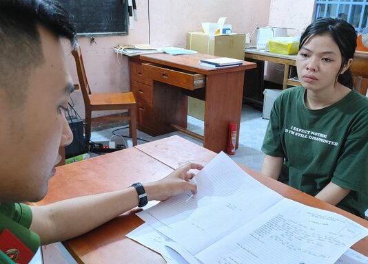 Đôi vợ chồng trẻ cướp tiệm vàng rồi trốn vào vườn xoài