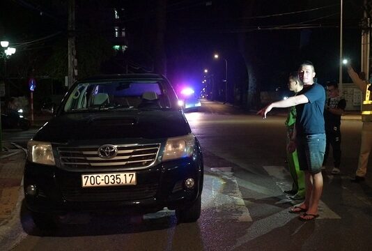 7 người trên xe bán tải cùng “phê” ma tuý, trong xe có 4 khẩu súng