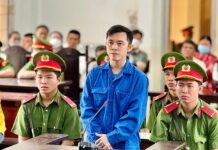 Bênh vực mẹ bị đ.á.nh, con mang xăng phóng hỏa gi.ế.t người