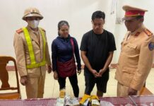 “Bí mật” bên trong 2 gói hàng gửi trên xe ô tô khách