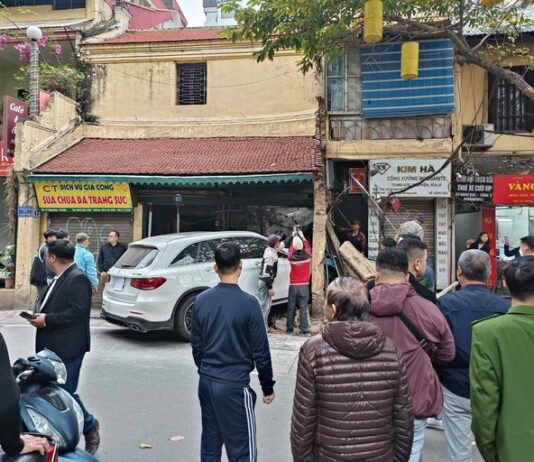 Cô gái uống rượu bia lái xe sang Mercedes tông vào căn nhà cổ là ai?