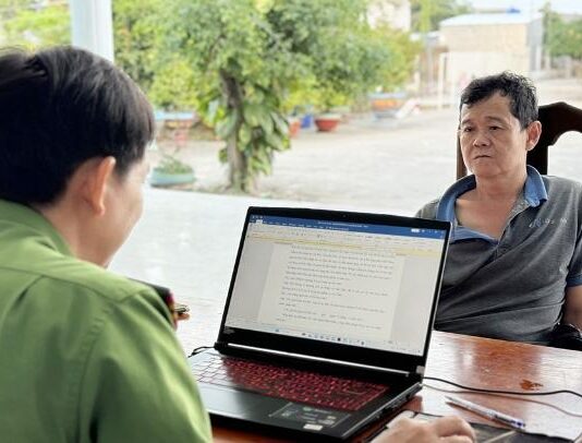 Ghen tuông, chồng lên kế hoạch gi.ế.t vợ trên đường