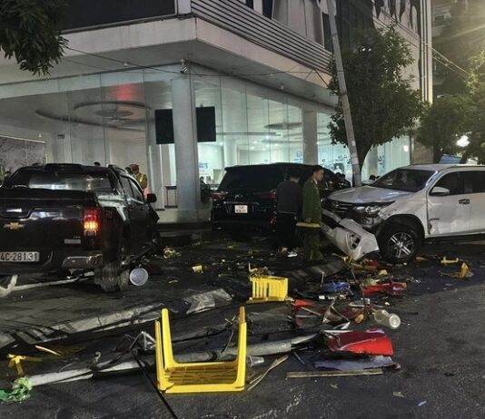 Xài ma túy “nước vui” do bạn tặng, tài xế xe bán tải gây tai nạn liên hoàn