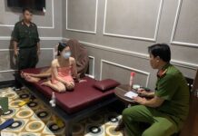 Bắt quả tang nhiều nữ nhân viên massage ‘kí.ch d.ụ.c’ cho khách