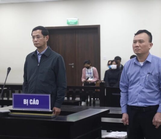 Thùng bia hơn 1 tỉ đồng trong phiên tòa xét xử cựu giám đốc CDC Hà Nội
