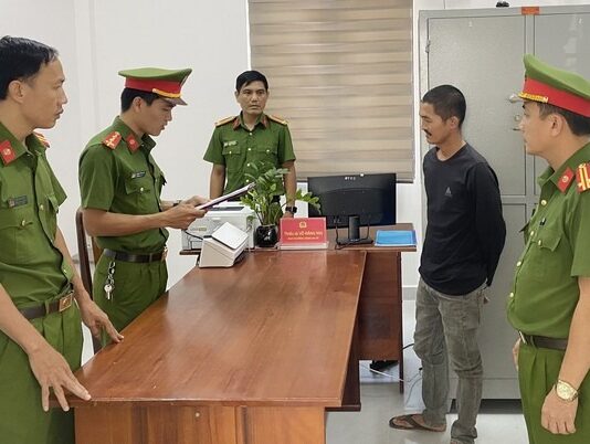 Bắt giữ thanh niên 31 tuổi chém bạn nhậu suýt chết