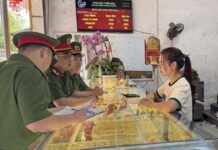 Hai chủ tiệm vàng cùng phố “mắc bẫy” chiêu lừa đảo tinh vi