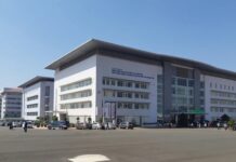 Nghịch tử 2 tay 2 dao chém mẹ tới tấp: Nhiều vết thương khó bình phục