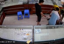 Táo tợn dùng dùi cui điện xông vào cướp tiệm vàng giữa trưa
