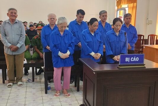 Vì 48 triệu đồng bất chính, 3 bác sĩ ở Kiên Giang lãnh án tù