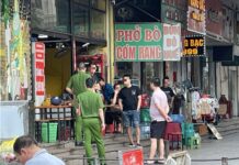 Đâm trọng thương người đàn ông vì “nhìn đểu” nhau trong quán ăn