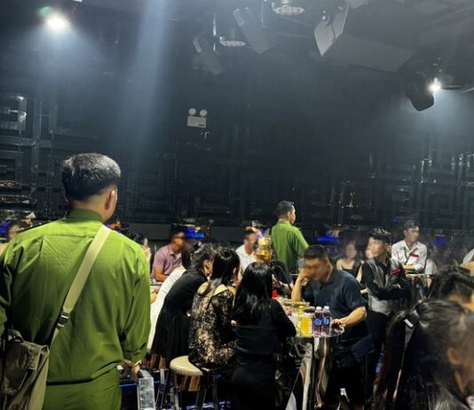 Hàng chục “dân chơi” nghi sử dụng m.a tú.y tại bàn VIP quán bar