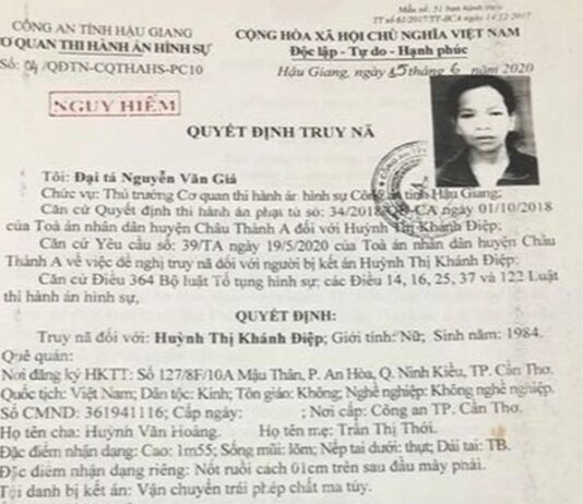 Lai lịch không ngờ của người phụ nữ bán đồ ăn vặt