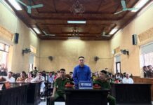 Nhớ lại mâu thuẫn, gã đàn ông đâm chết bạn nhậu