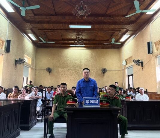 Nhớ lại mâu thuẫn, gã đàn ông đâm chết bạn nhậu