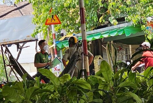 TP HCM: Người đàn ông chết bất thường dưới gầm cầu vượt