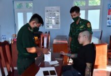 Bí mật bên trong những hộp nước nho của thanh niên người nước ngoài