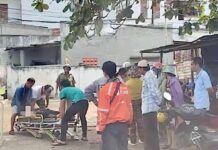 Cô gái trẻ ngã khụy trong nhà vệ sinh bến xe với nhiều vết đâm