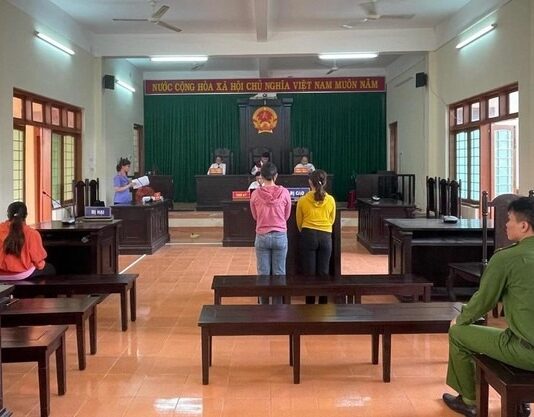 Giao xe máy cho con chưa đủ 16 tuổi đi “săn mây”, 2 người mẹ lĩnh án