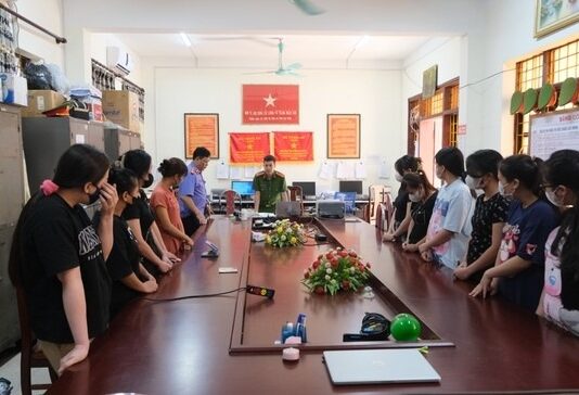 Khởi tố 11 đối tượng trong đường dây lừa đảo trên không gian mạng