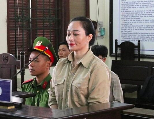 Cô đồng bổ cau “đúng nhận, sai cãi” kêu oan, tòa trả hồ sơ để điều tra lại