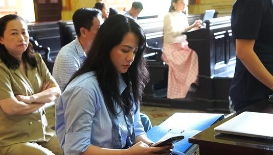 Phân chia tài sản hơn 100 tỉ đồng cho cựu siêu mẫu Ngọc Thúy và chồng cũ