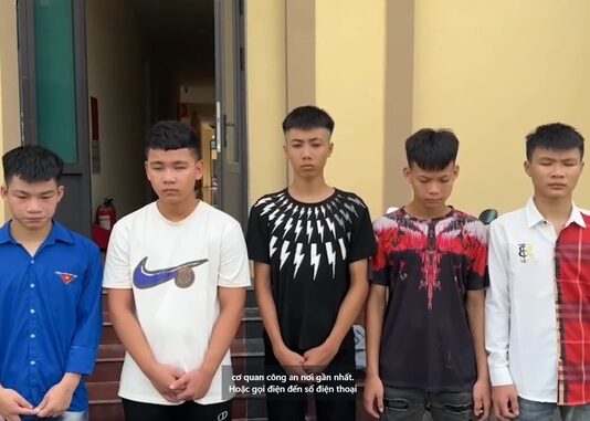 Thất tình, mang kiếm đi gây thương tích cho người đi đường