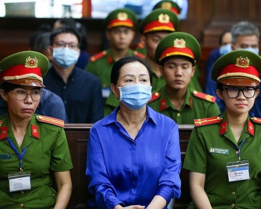 “Cánh tay đắc lực” của bị cáo Trương Mỹ Lan khóc nghẹn