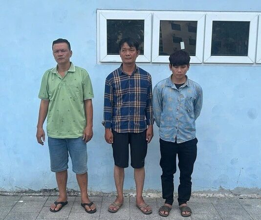 Phát hiện vũ khí “nóng” trong đường dây cá độ quy mô hơn 200 tỉ đồng